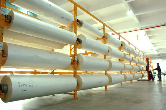 ฟิล์มเคลือบร้อนพร้อมแกนกระดาษขนาด 1 นิ้ว หรือ 3 นิ้ว สีโปร่งใส และการเคลือบร้อนที่ปรับให้เหมาะสมสำหรับการเคลือบดิจิทัล