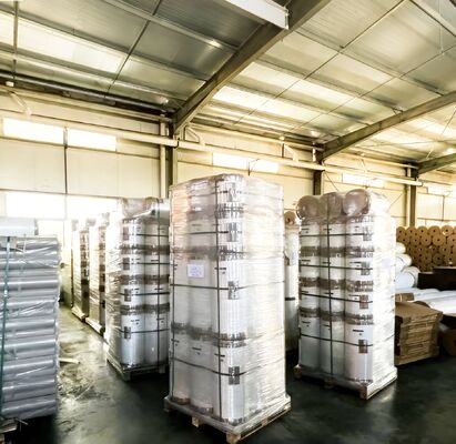 กว่า 90 GU ระดับกระจ่างกระจ่าง ฟิล์มเลมีเนชั่นกระจ่างกระจ่าง พร้อมกันความชื้นและการรักษาโคโรนาด้านสอง