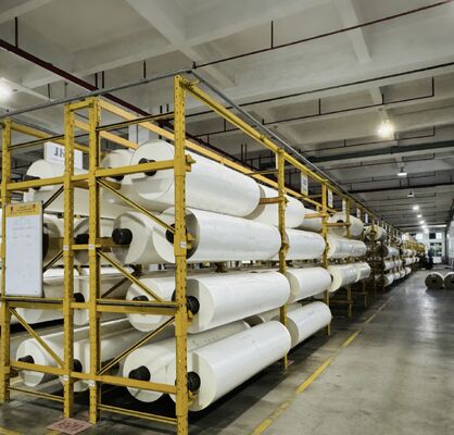 โฟลมละเมิดความร้อน BOPP ที่โปร่งใสด้วยกาว EVA จากเกาหลี และความกว้าง 2200 มม สําหรับเคลือบป้องกันใส