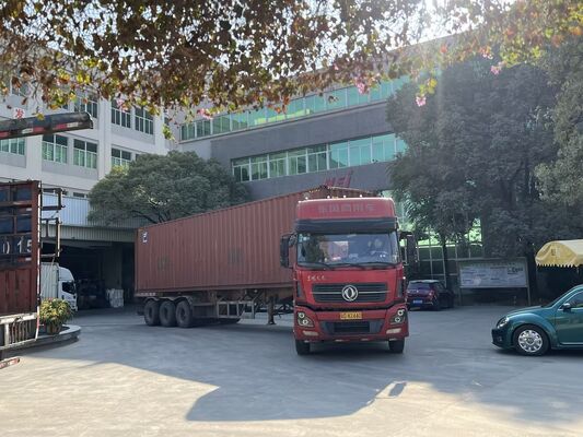 ผนังผสมผสานความร้อน PET ที่มีสารแน่นที่ทํางานด้วยความร้อนและความแข็งอ่อนสําหรับการใช้งานขนาดกว้างถึง 2200 มม