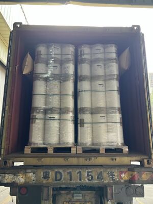 ผนัง PET โลหะที่มีความทนทานต่อความร้อนถึง 110 °C, ความทนทานต่อสารเคมี, และผิวสะท้อนที่เรียบเรียบสําหรับบรรจุภัณฑ์และการละลาย