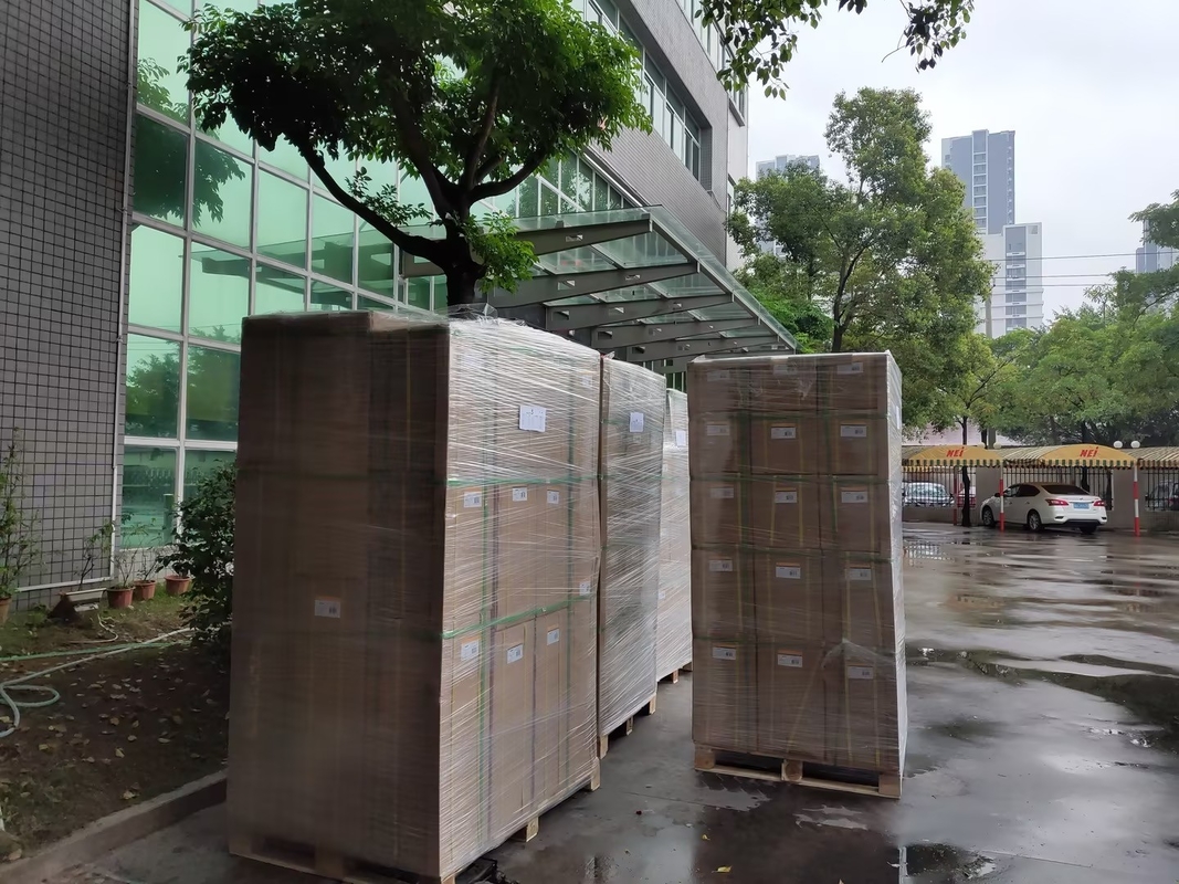 การละเมิดแบบซับซ้อน ด้วยกระจก Eco Aluminum Film Thermal Lamination Ready Solution สําหรับธุรกิจของคุณ