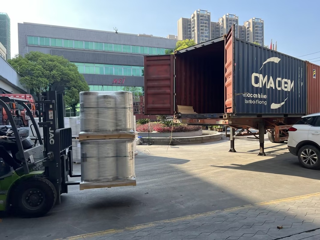 ฟิล์มเคลือบร้อนพร้อมกาวติดแน่นถาวรพิเศษและทนทานต่อรอยขีดข่วนที่เพิ่มขึ้นสำหรับการเคลือบดิจิทัล