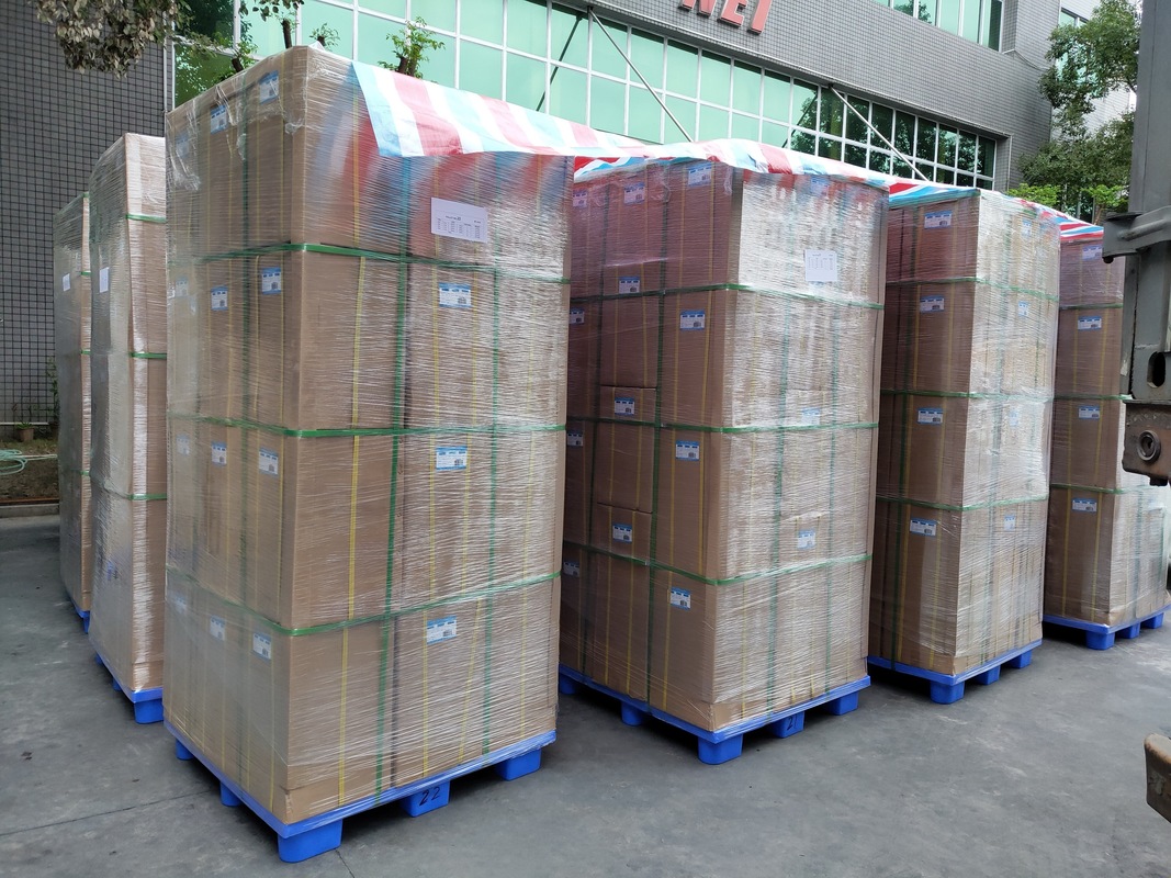 ฟิล์มเลมีเนชั่นทางความร้อนที่มีเมทริกซ์พอลิเมอร์ที่ติดแน่นที่ทันสมัยและชั้น PET ที่ออกแบบด้วยแสงเพื่อความทนทานต่อการบด