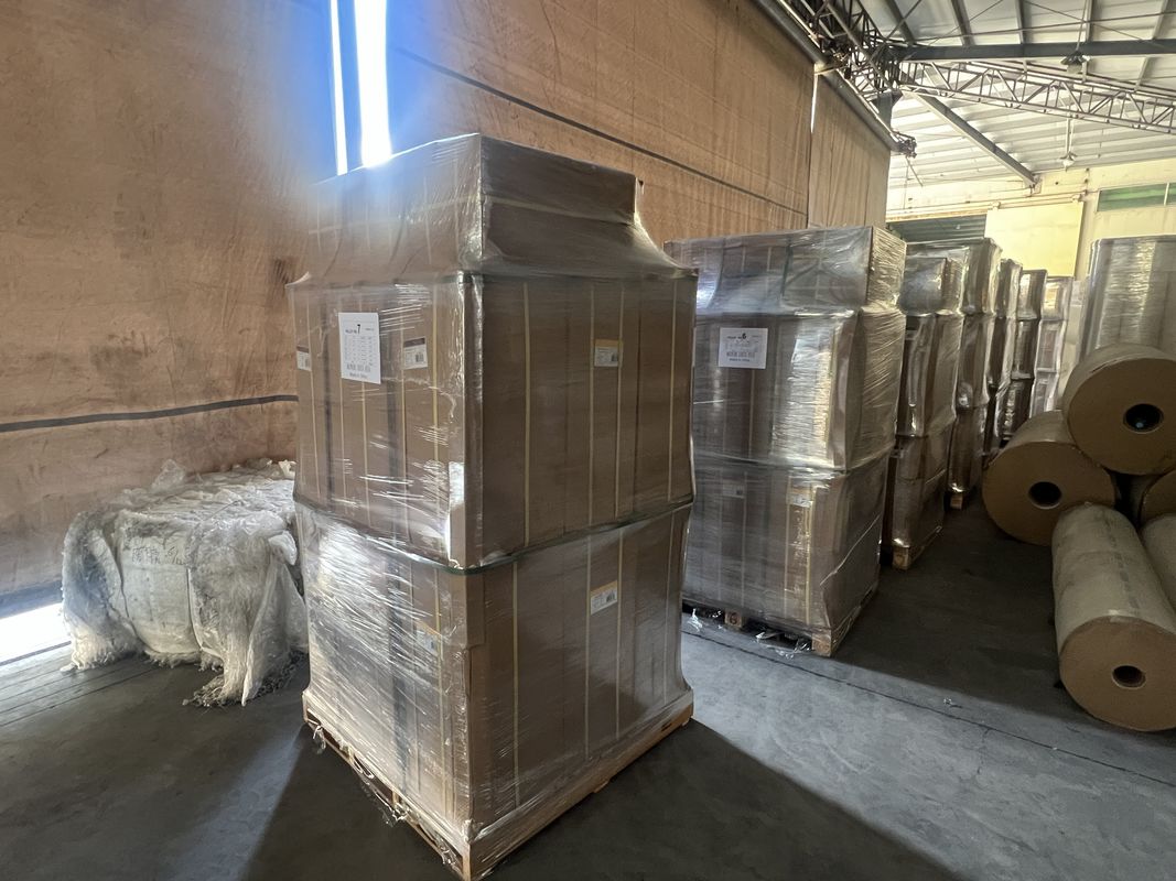 ฟิล์มเลมีนติ้งดิจิตอล ฟิล์มเลมีนติ้งร้อนป้องกันวัสดุพิมพ์ความกว้าง 100mm ถึง 2200mm คุณสมบัติที่ไม่เป็นสิ่งแวดล้อม