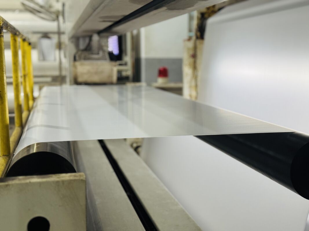 ฟิล์มเคลือบความร้อน PET สีใสที่มีความใสสูงและการประมวลผลการสกัดหลายครั้งสําหรับการใช้งานมืออาชีพ