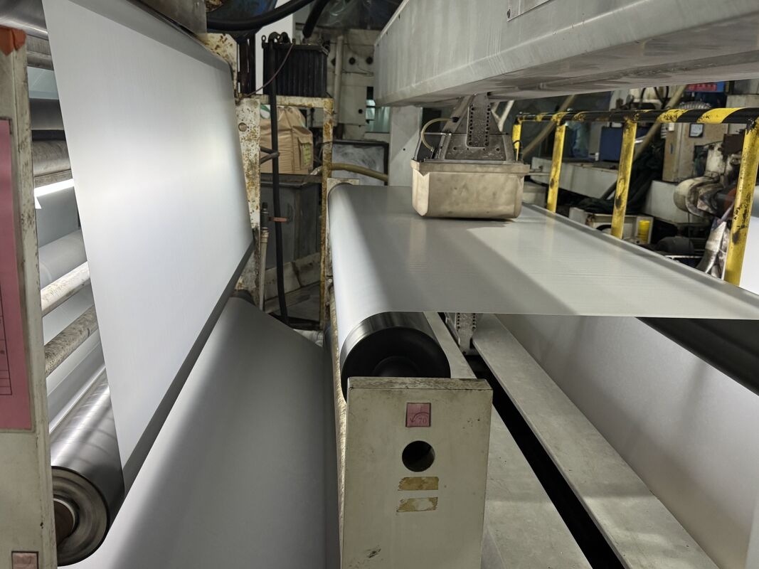 ฟิล์มเลมเนชั่นเมทสําหรับการติดป้ายที่สามารถปรับแต่งได้ ด้วยการใช้งานที่หลากหลายและความทนทานต่อน้ํา UV