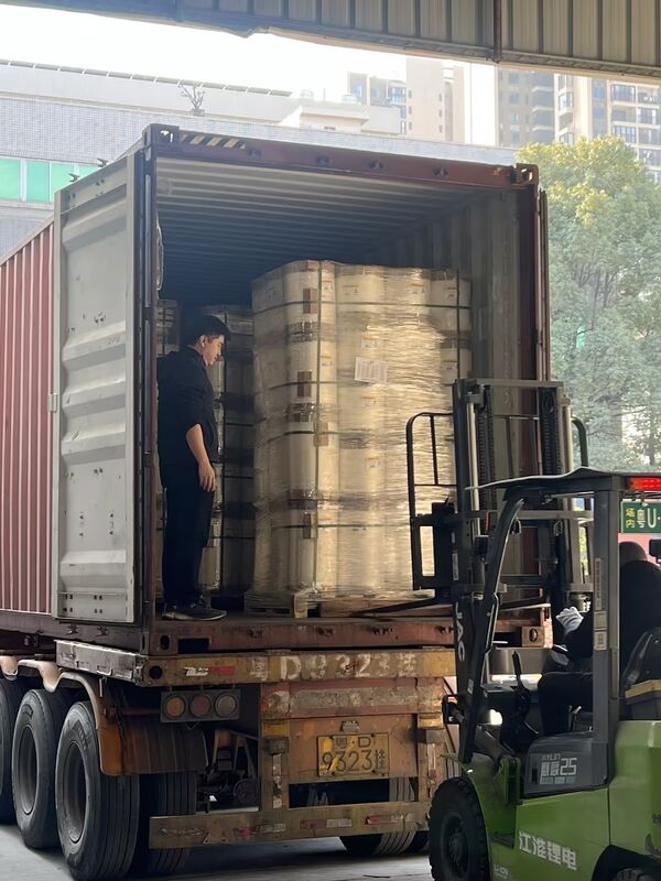 1 นิ้ว หรือ 3 นิ้ว โครงการเล่มเล่มเล่มหลักที่มีความเร็วการเลมเนชั่นสูงถึง 400m / นาทีและความหนา 11-250 ไมครอนสําหรับการปกป้องหนังสือ