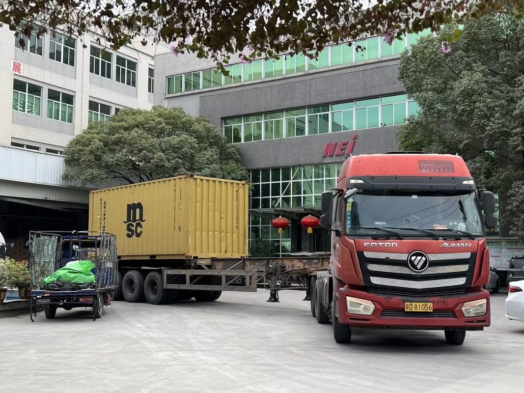 ผนัง PET โลหะที่กําหนดเองที่มีความทนทานต่อความร้อนสูงถึง 110 °C และผิวสะท้อนที่เรียบเรียบสําหรับบรรจุภัณฑ์และการละลาย