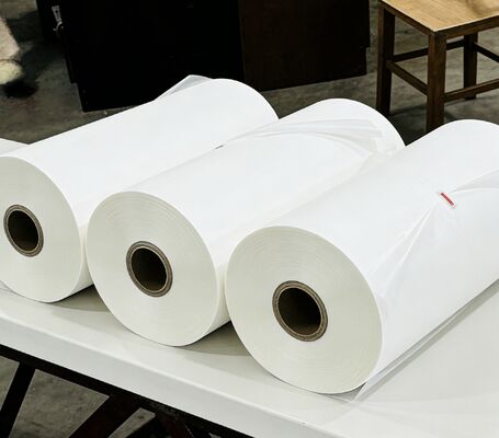 100% EVA จากเกาหลี ฟิล์มละเมินกระจ่างกระจ่างที่มีเนื้อเยื่อหนังและความหนา 95-105 ไมครอนสําหรับบรรจุที่ทนทาน