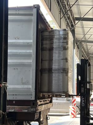 ผนัง PET โลหะกันความร้อนสูงถึง 110 °C น้ําหนักตามความต้องการ และผิวสะท้อนแสงเรียบสําหรับบรรจุอาหารและผง